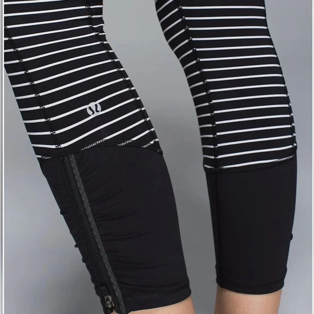 ! Lululemon Run day Crops Size 4 stripped black and white